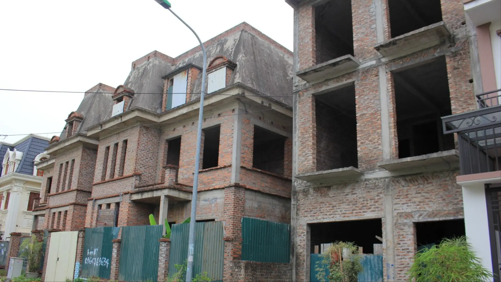 Giá nhà Hà Nội lập đỉnh dù nhiều khu vực bỏ hoang